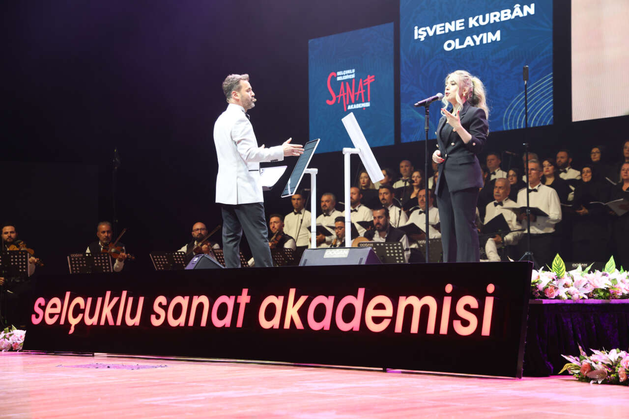 Konya’da Müzeyyen Senar rüzgarı! Unutulmaz eserler programa damga vurdu 2